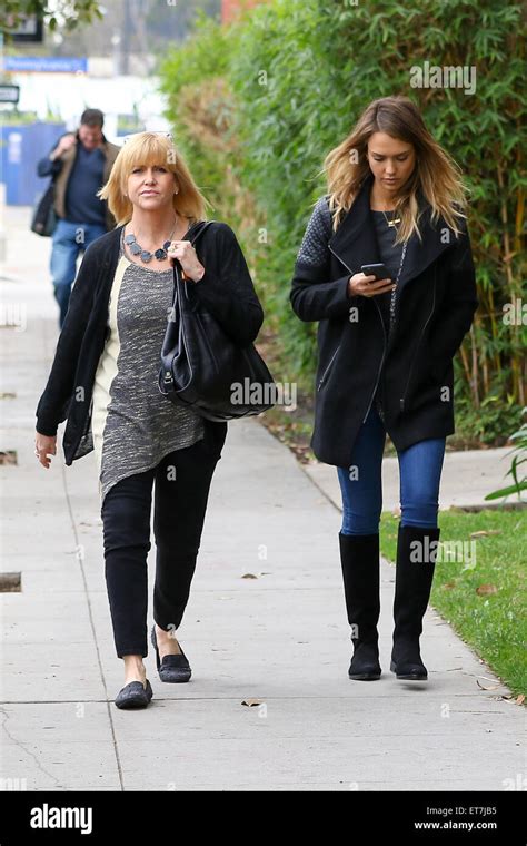Jessica Alba Takes Her Mother For Have Lunch In Santa Monica Featuring