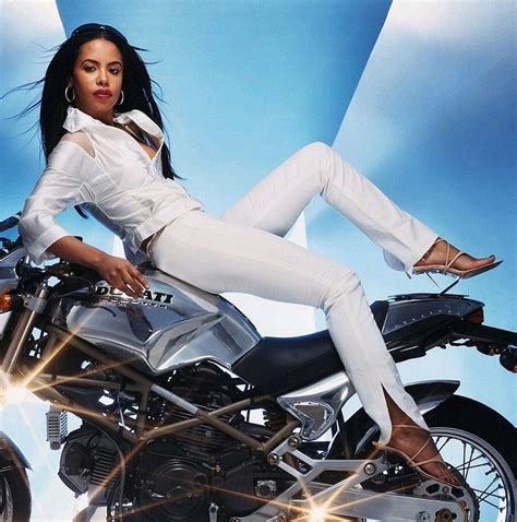 Pin By Jadyn Rivera On Aaliyah Fashion White Jeans Aaliyah