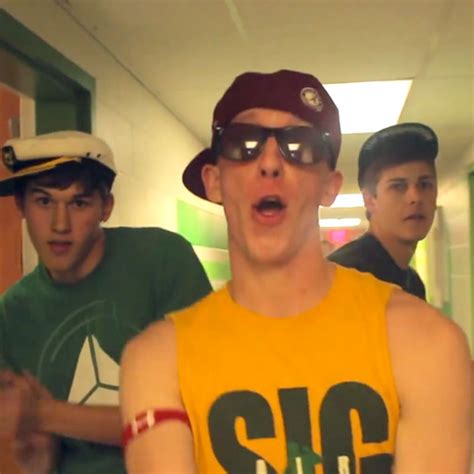 Watch Frat Boys Sing Tswifts Shake It Off In Epic Music Video