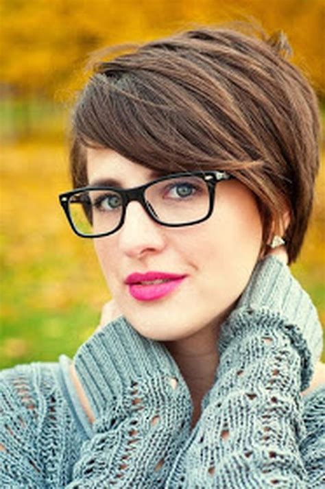 Short Hair Pixie Cut Hairstyle With Glasses Ideas 85