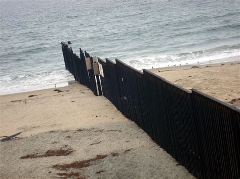 Quirky Attraction The Tijuana Border Fence At The Pacific Ocean