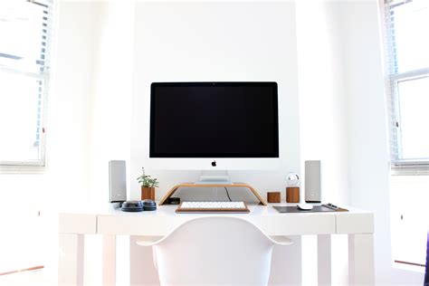 รูปภาพ เคาน์เตอร์ คอมพิวเตอร์ แม็ค ขาว สำนักงาน ชั้นวางของ ห้องนั่งเล่น เฟอร์นิเจอร์