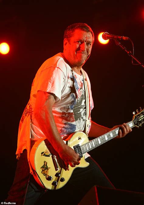 he s a total d k sex pistols guitarist steve jones rips into johnny rotten in court as he