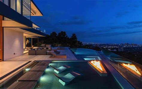 Sumptuous Luxury Modern Home With Views Over The La Skyline