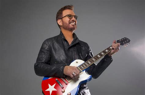Willy Chirino Talks Celebrating 50 Years In Music With First Album In