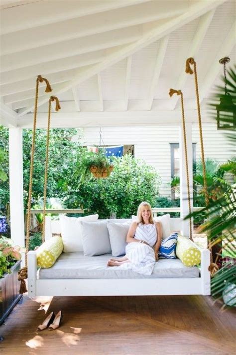 8 Pretty Swing Daybed Ideas That Have Us Longing For