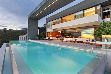 A new boutique hotel perfectly located in quite street in the middle of kuta, only minutes walk to legian street and 10 minutes walk to the beach. 7 Jaw-droppingly Luxurious Airbnb Pools You'll Want to ...