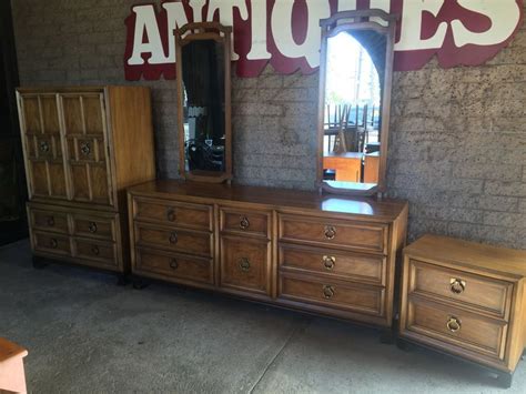 Hollywood regency elsker at skinne. Thomasville Mid-Century 4-Piece Bedroom Set Hollywood ...
