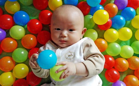 Download Wallpaper For 240x320 Resolution Cute Baby In Play Balls