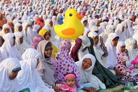 Muslims Around The World Celebrate Eid Al Fitr Arts And Culture Al