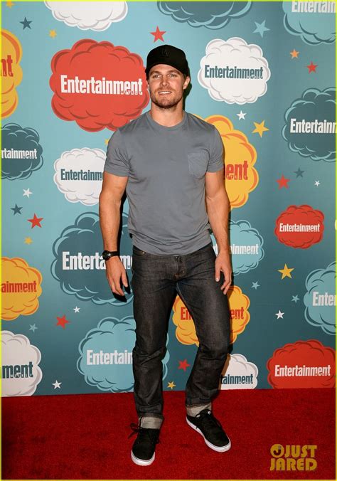 stephen amell and katie cassidy arrow at ew s comic con party photo 2913975 2013 comic con