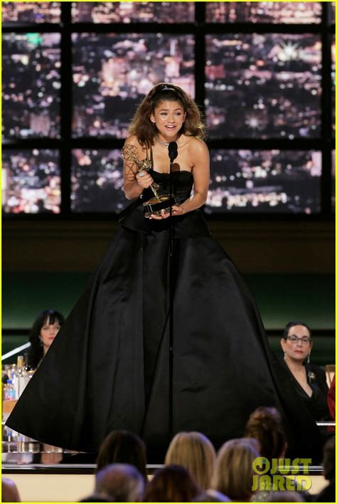 zendaya makes history again with second lead actress win at emmys 2022 photo 4818465 pictures
