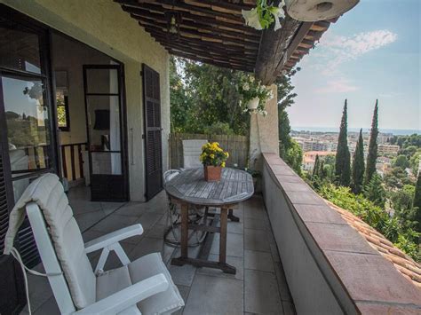 Voici le haut de cagnes sur mer, bourg médiéval, avec dans le fond sur la droite le baou de st jeannet, paradis des amateurs de varappe. Maison à vendre en PACA - Alpes Maritimes CAGNES SUR MER ...