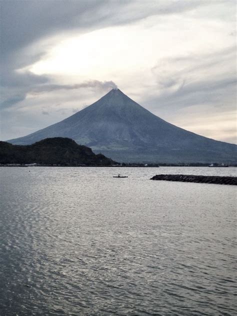 Mesmerized By The Worlds Most Perfect Cone Volcano The Mayon Volcano