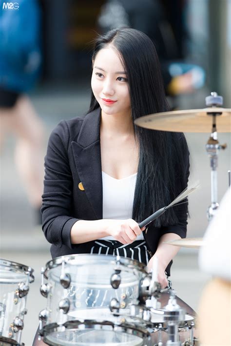 Ayeon Is A Korean Pop Singer And Drummer She Is Best Known For Being The Hot