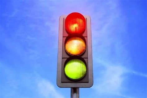 Reasons Behind Traffic Light Colors Are Red Yellow And Green