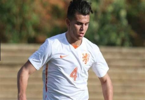 Стрёйк паскал / pascal struijk. Leeds United news: Club signs Pascal Struijk in a three ...