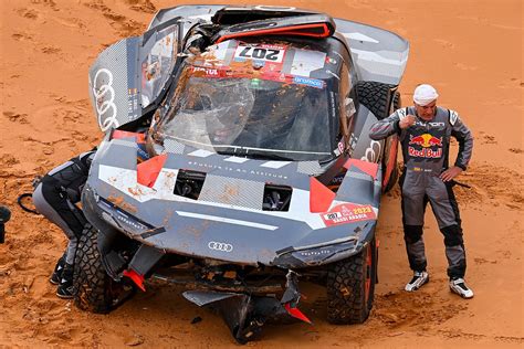 Sainz Houdt Twee Wervelbreuken Over Aan Harde Crash In Dakar