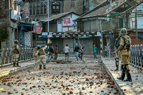 photos emerge from kashmir a land on lockdown the new york times