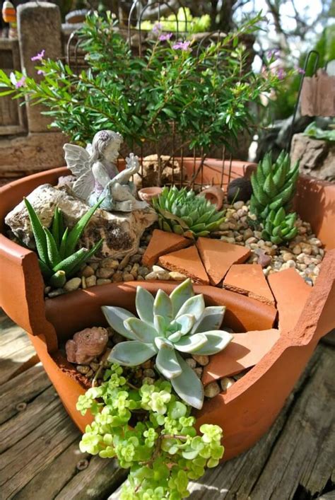 At phenomenal discounts, purchasing such stunning succulent wall planter has never been so easy. 33 Best DIY Indoor and Outdoor Succulent Planter Ideas for ...