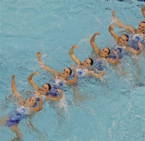 Synchronized Swimming Japanese Swimmer Collapses At Water Cube Pool Welt