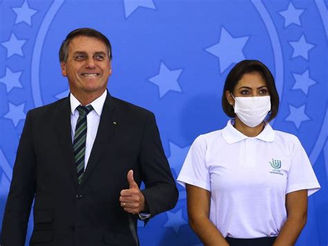 Bolsonaro Fala Sobre Salário E Michelle “todo Dia Me Pede R 5 Mil” Banda B