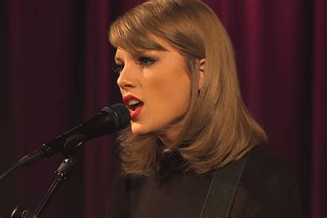 Taylor Swift Turns Wildest Dreams Into An Intimate Garage Band Affair