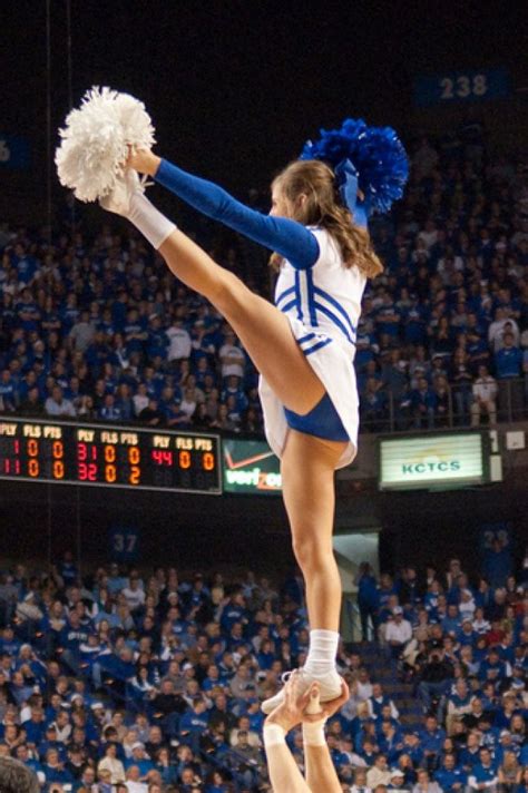 Nfl And College Cheerleaders Photos A Kentucky Heel Stretch