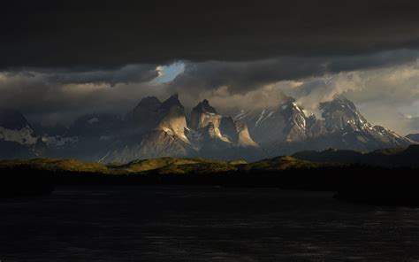 Download Wallpaper 3840x2400 Mountains Sea Coast Clouds Dusk