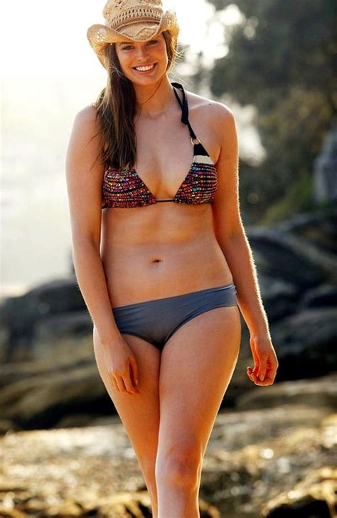 18 Sexy Hot Robyn Lively Bikini Pics
