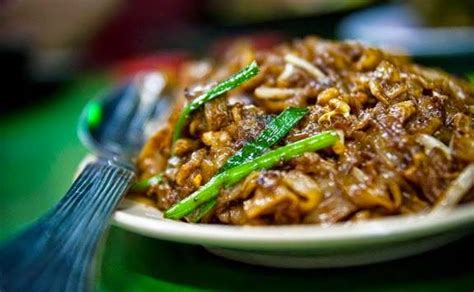 Kemudian masukkan kuey teow dan gaul rata. Resepi Penang Char Kuey Teow | RINGKAS TAPI SEDAP