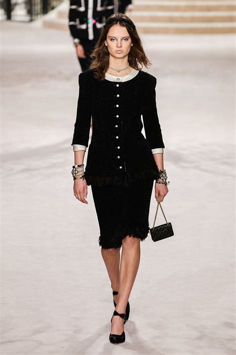 Chanel Pre Fall 2020 Fashion Show Collection See The Complete Chanel