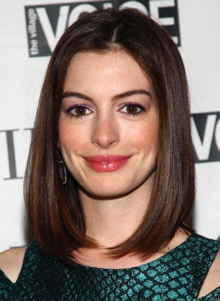 6 Easy Steps To Anne Hathaways Red Carpet Hairstyle Anne Hathaway