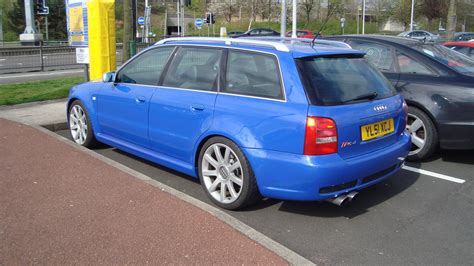 Papildomai pasirenkamas rs dinamiškasis paketas automobilyje „audi rs 4 avant² leis jums patirti fizikos dėsnius visu kūnu. Audi RS4 cars key ring avant b7 b5 cabriolet estate alloys ...