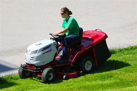 The Best Lawn Mower For Steep Hills In 2022 Reviews And Buyers Guide