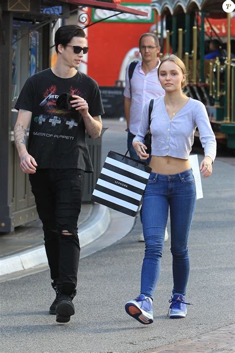 Lily Rose Depp Trop En Manque De Son Chéri Ash Stymest Elle Craque