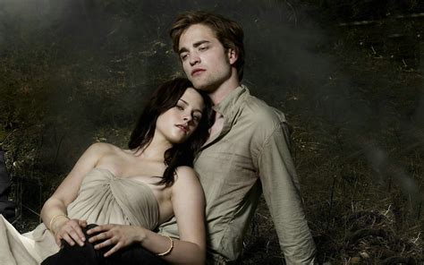 Download Bella Swan Edward Cullen Robert Pattinson Kristen Stewart Movie Twilight Movie Wallpaper