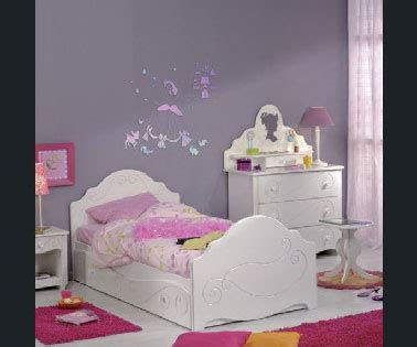 Choisir la couleur d'une chambre de fille : Peinture chambre petite fille rose et violet
