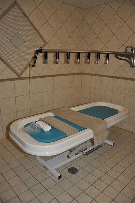 Exfoliate Your Entire Body In Our Vichy Shower Room Decoración De Unas Spa Masaje Spa