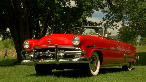 Passion Auto Rétro Ford Crestline Sunliner 1953