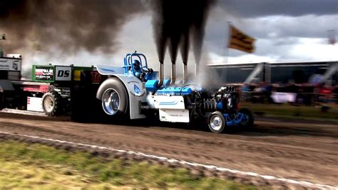 Smoking Tractor Pulling Beasts In Action Youtube