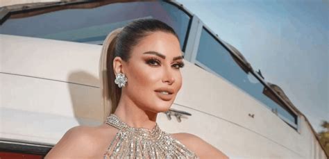 ملكة جمال لبنان السابقة تفاجئ الجمهور بتقليد هيفا وهبي والجمهور مش