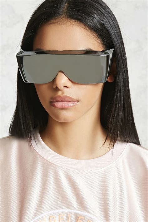 A Pair Of Visor Sunglasses Featuring Iridescent Mirrored Lenses Visor Sunglasses Outfit