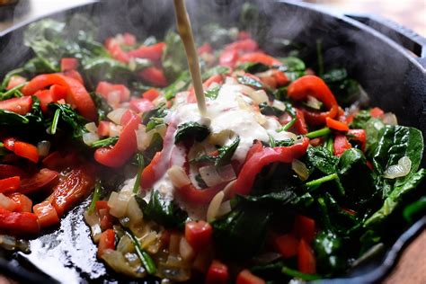 A quick and easy one pot meal that is on the dinner table in 30 minutes! Creamy Spinach and Red Pepper Chicken | Recipe | Creamy ...