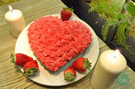 tarta de fresa birthday cake desserts food sweets pies tailgate desserts deserts birthday