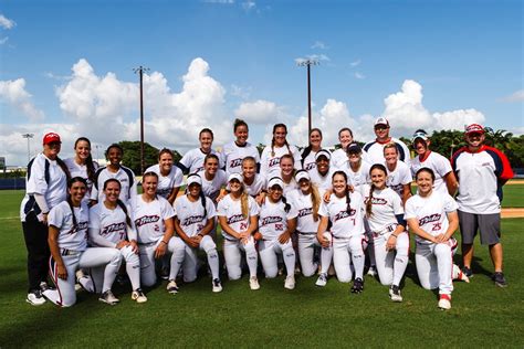 l équipe professionnelle de softball féminin américaine usssa pride en france en mai 2018