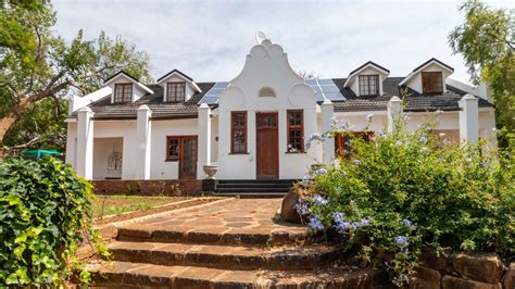 Bloemfontein was founded in 1846 and now has a population of around half a million people. Property and houses for sale and rent in Waverley ...