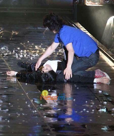 9 Shocking Times Idols Fainted And Collapsed On Stage K Pop Amino