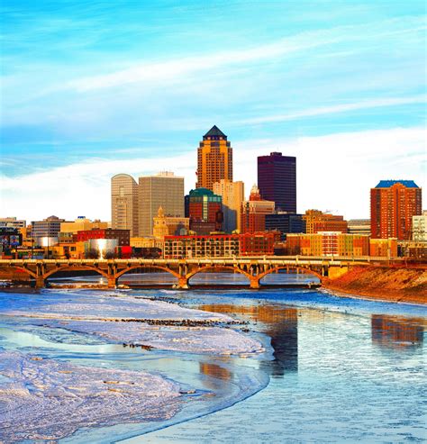 Downtown Des Moines, IA Skyline | Des moines, Des moines iowa, Scenic views