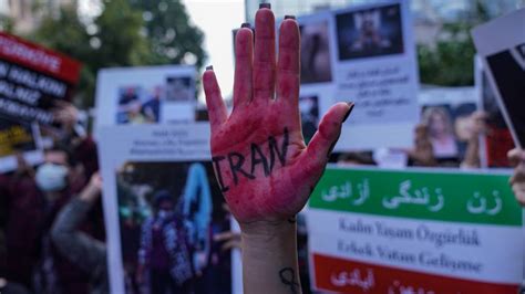 اعتراض‌های ایران؛ ادامه تجمعات و شعارهای شبانه همزمان با گسترش اعتصاب‌ها و حمایت‌ از علی دایی